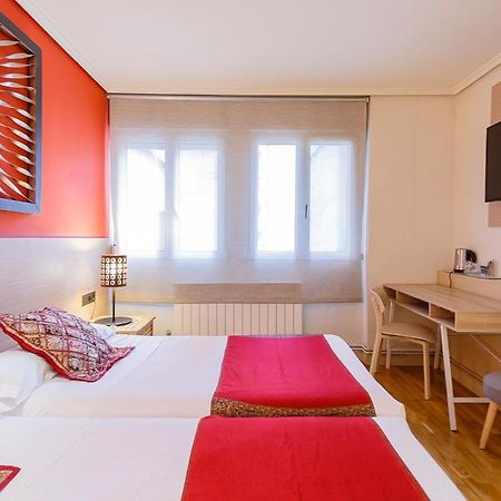 Hostal Rodas Pamplona Buitenkant foto