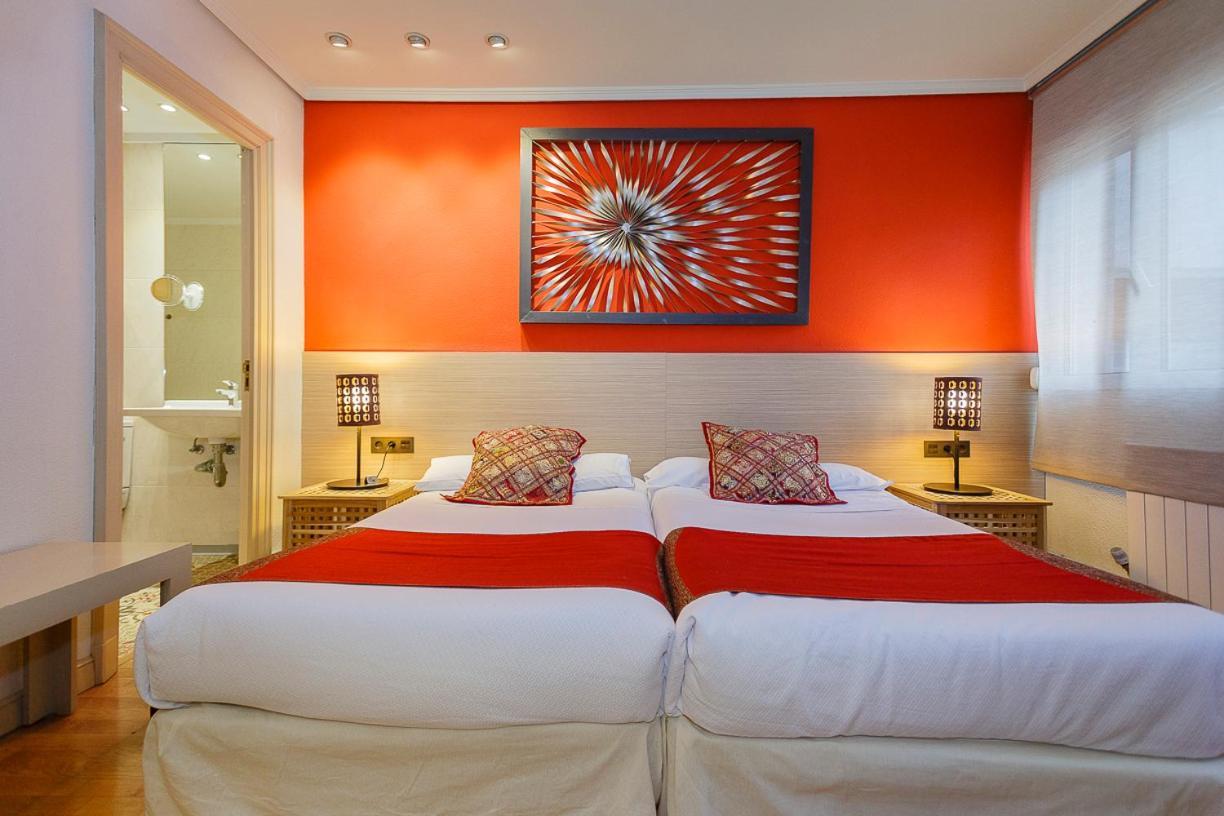 Hostal Rodas Pamplona Buitenkant foto