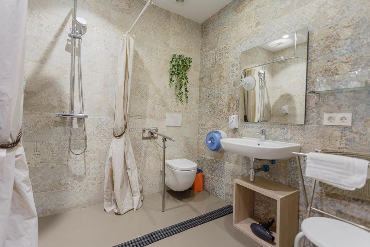 Hostal Rodas Pamplona Buitenkant foto