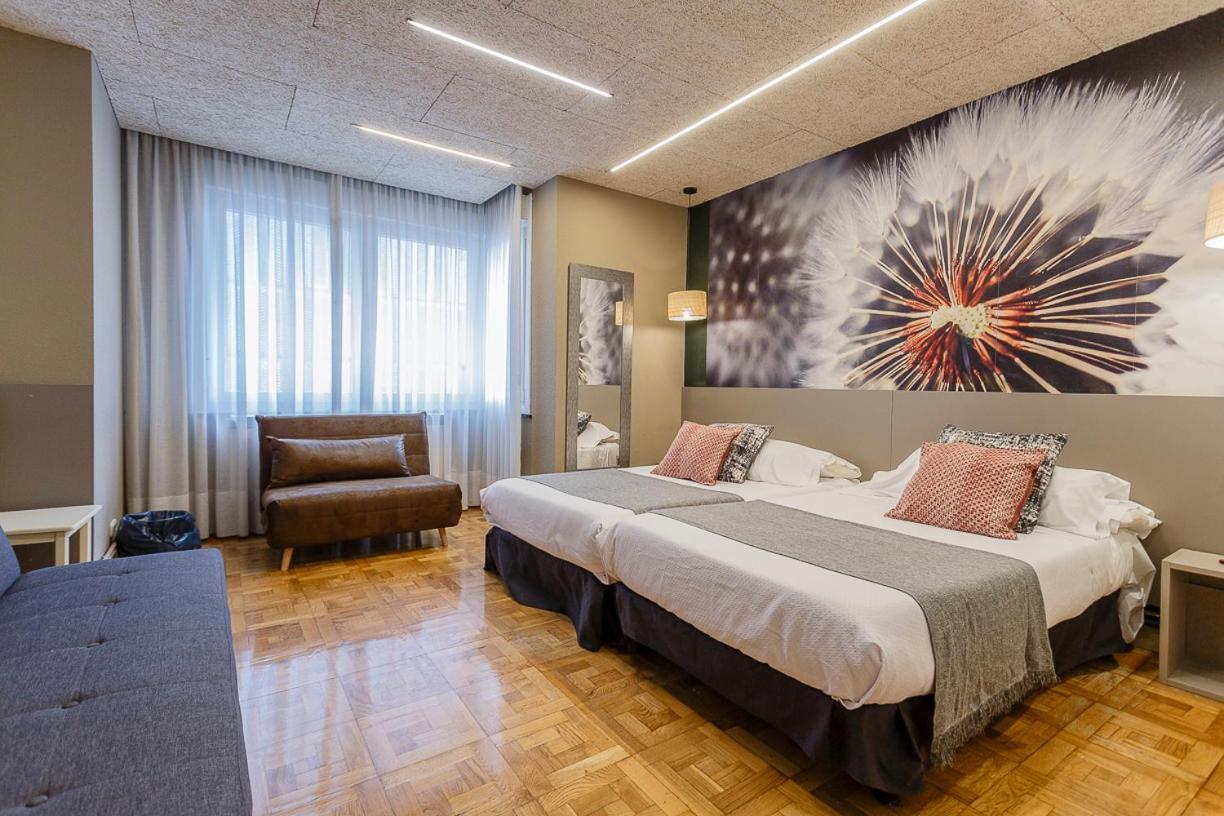 Hostal Rodas Pamplona Buitenkant foto