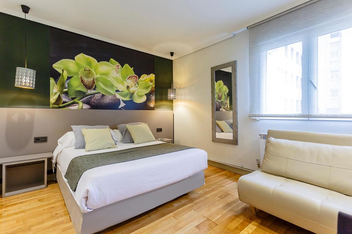 Hostal Rodas Pamplona Buitenkant foto