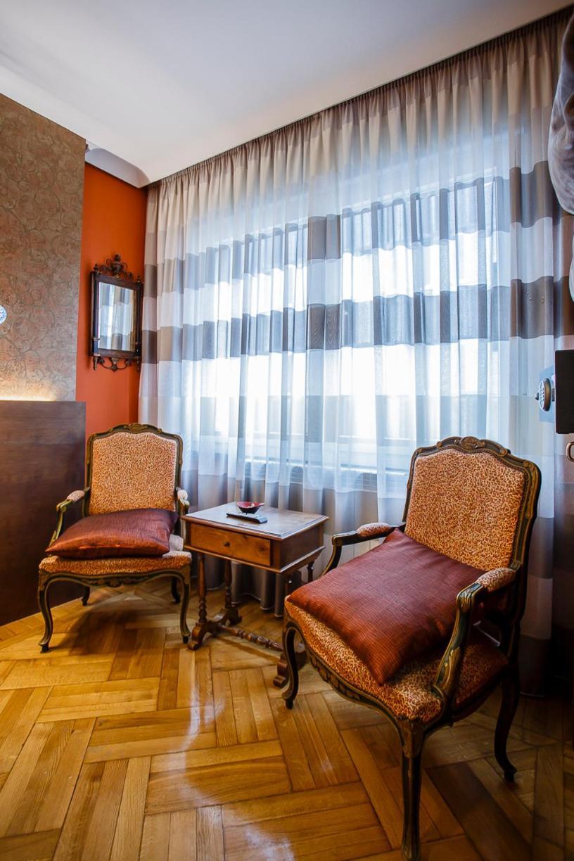 Hostal Rodas Pamplona Buitenkant foto
