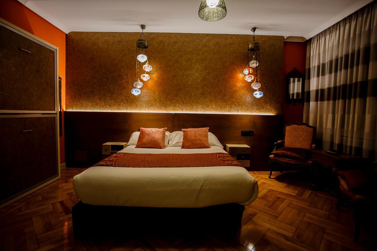 Hostal Rodas Pamplona Buitenkant foto