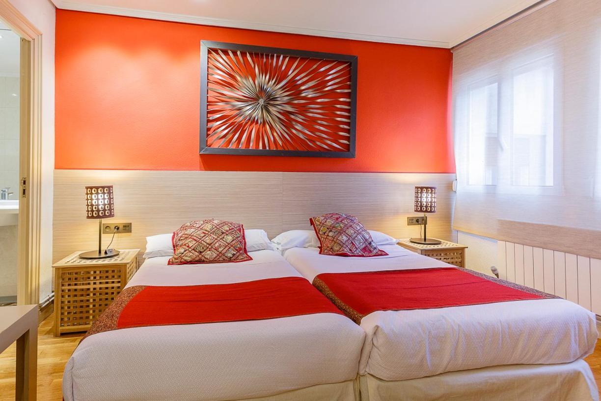 Hostal Rodas Pamplona Buitenkant foto