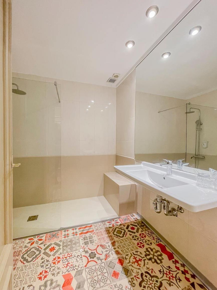 Hostal Rodas Pamplona Buitenkant foto