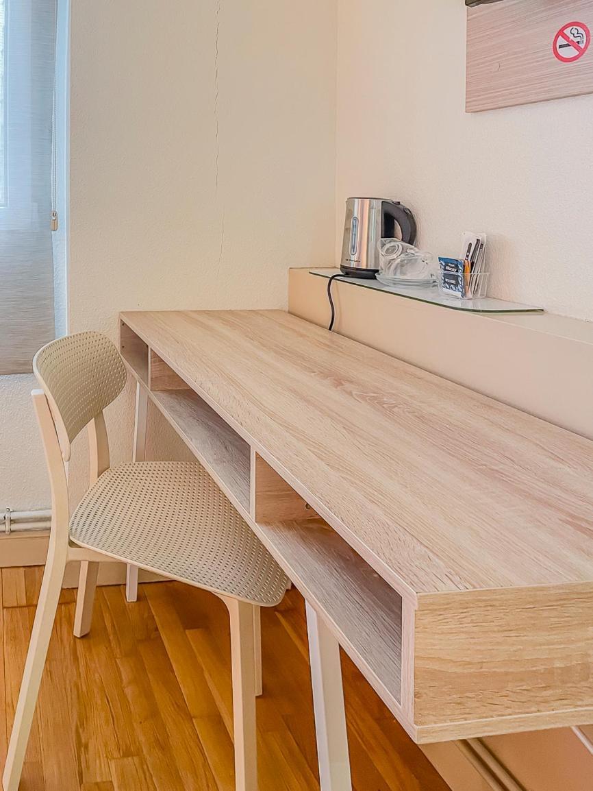 Hostal Rodas Pamplona Buitenkant foto