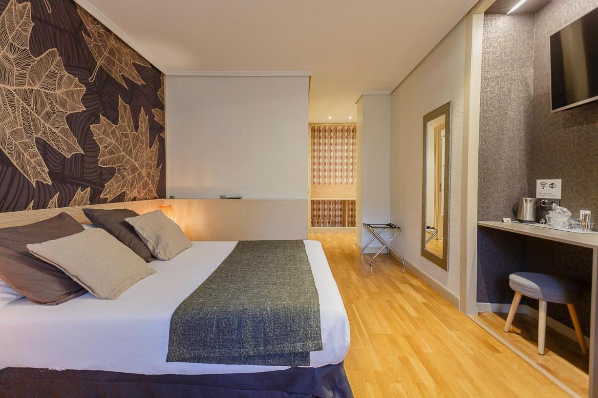 Hostal Rodas Pamplona Buitenkant foto