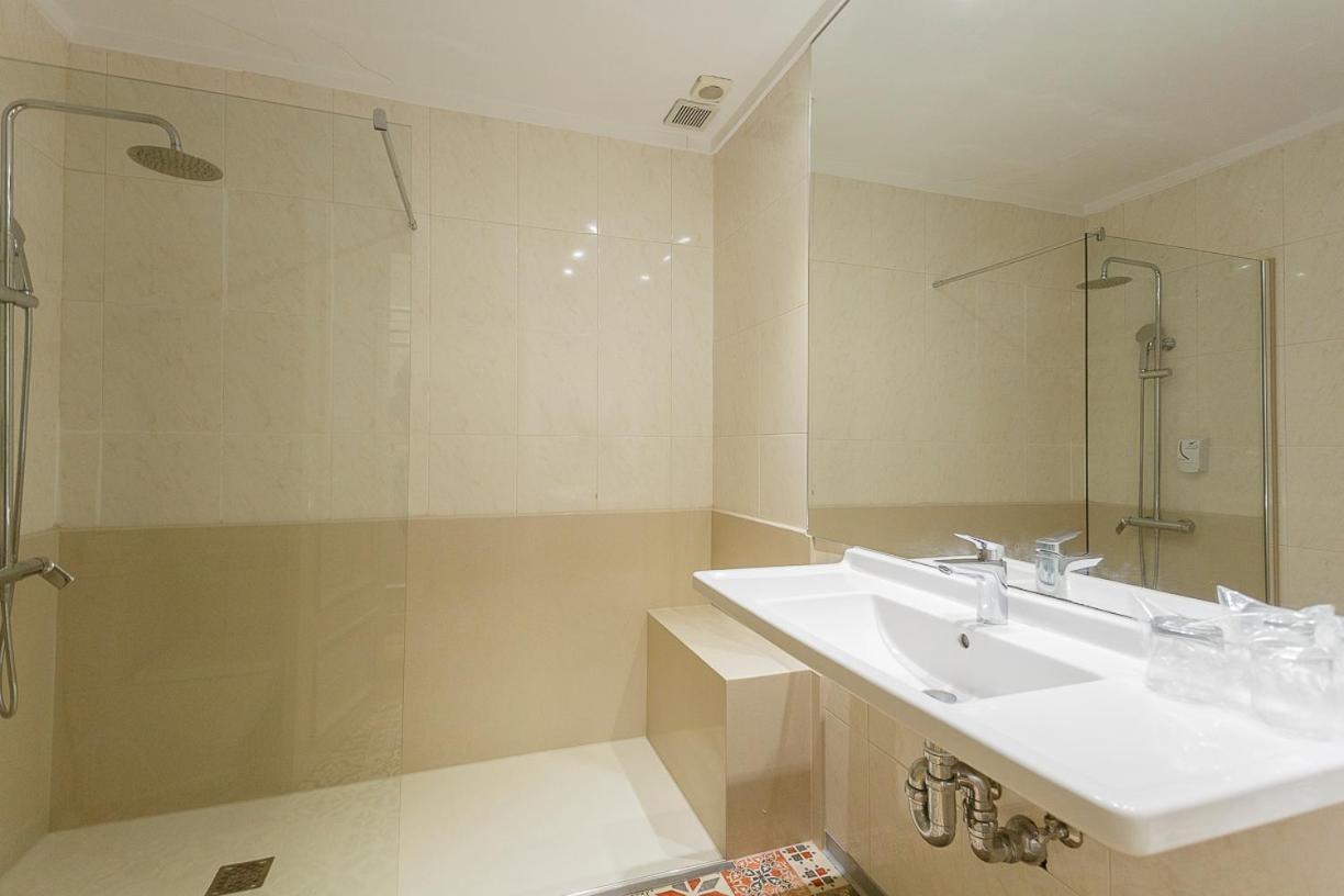 Hostal Rodas Pamplona Buitenkant foto