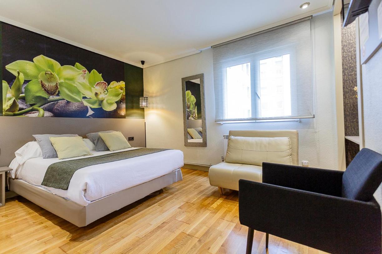 Hostal Rodas Pamplona Buitenkant foto
