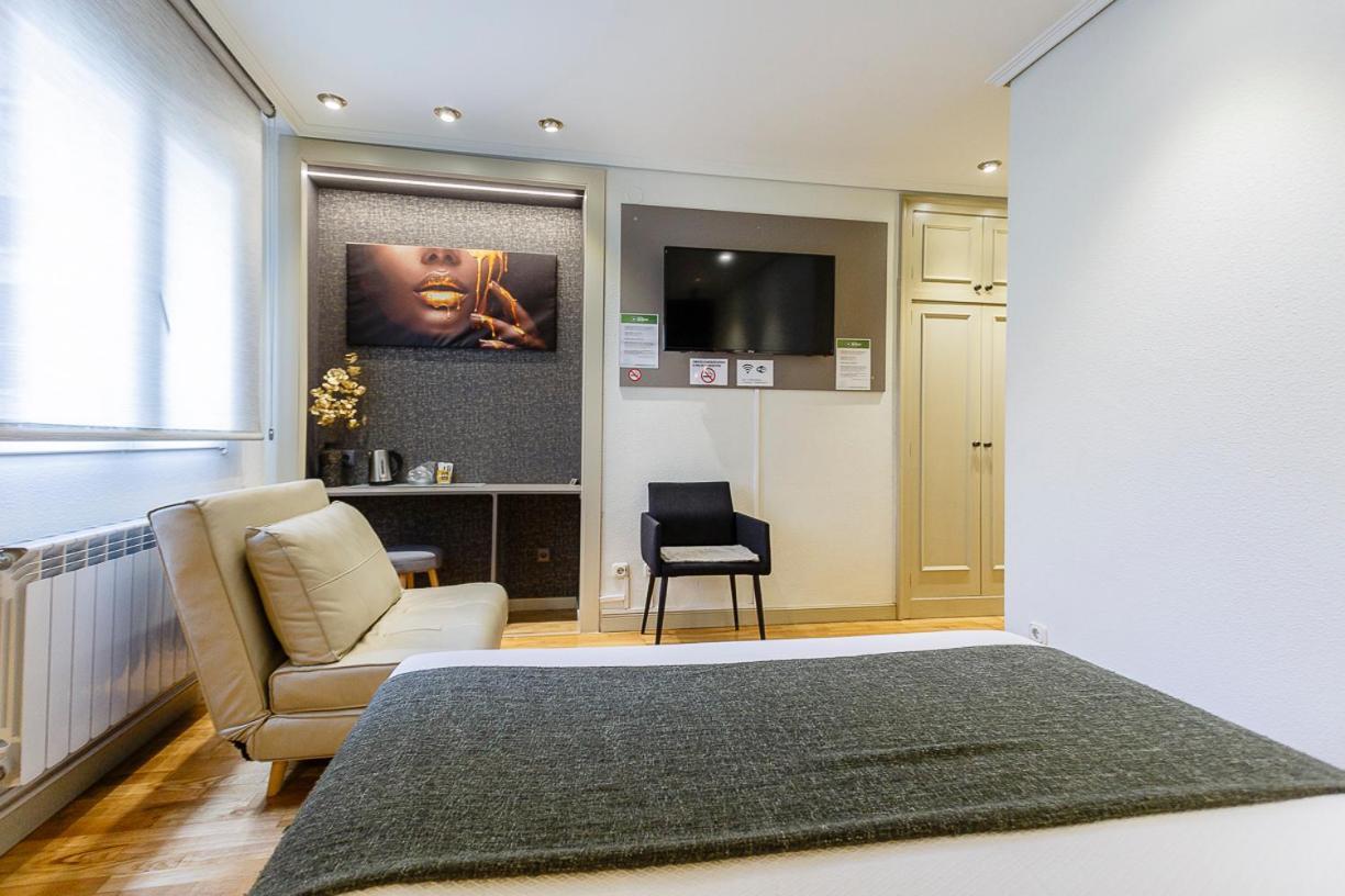 Hostal Rodas Pamplona Buitenkant foto