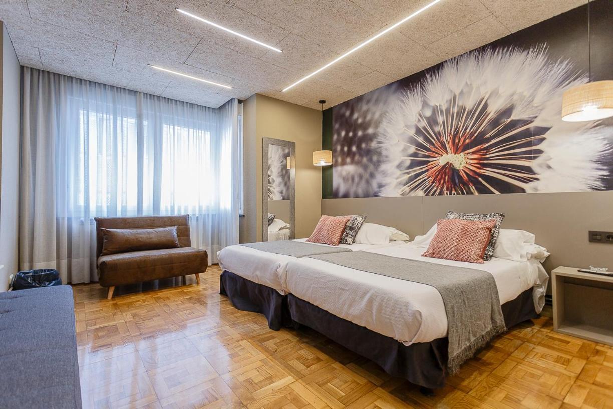 Hostal Rodas Pamplona Buitenkant foto
