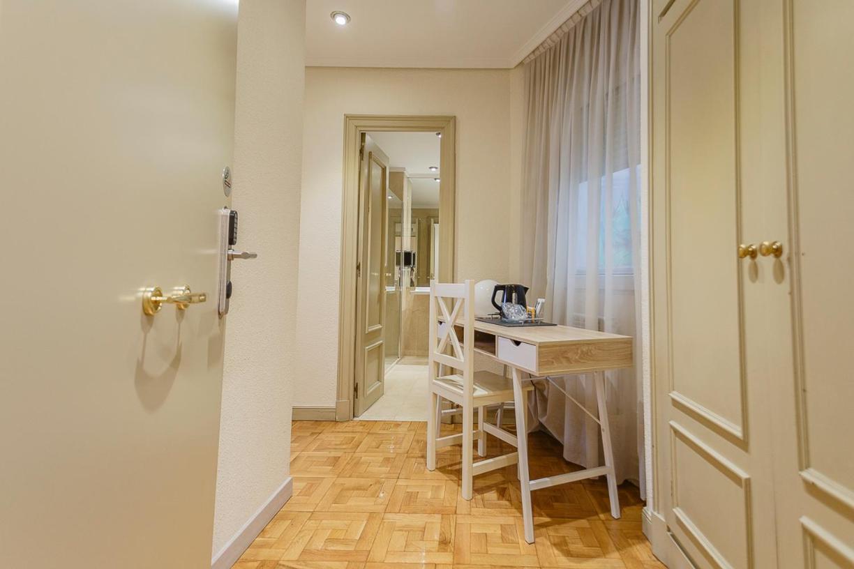 Hostal Rodas Pamplona Buitenkant foto