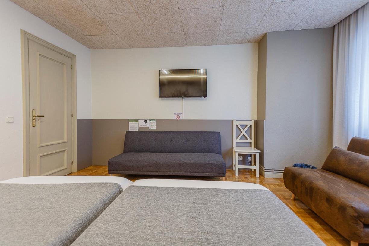 Hostal Rodas Pamplona Buitenkant foto