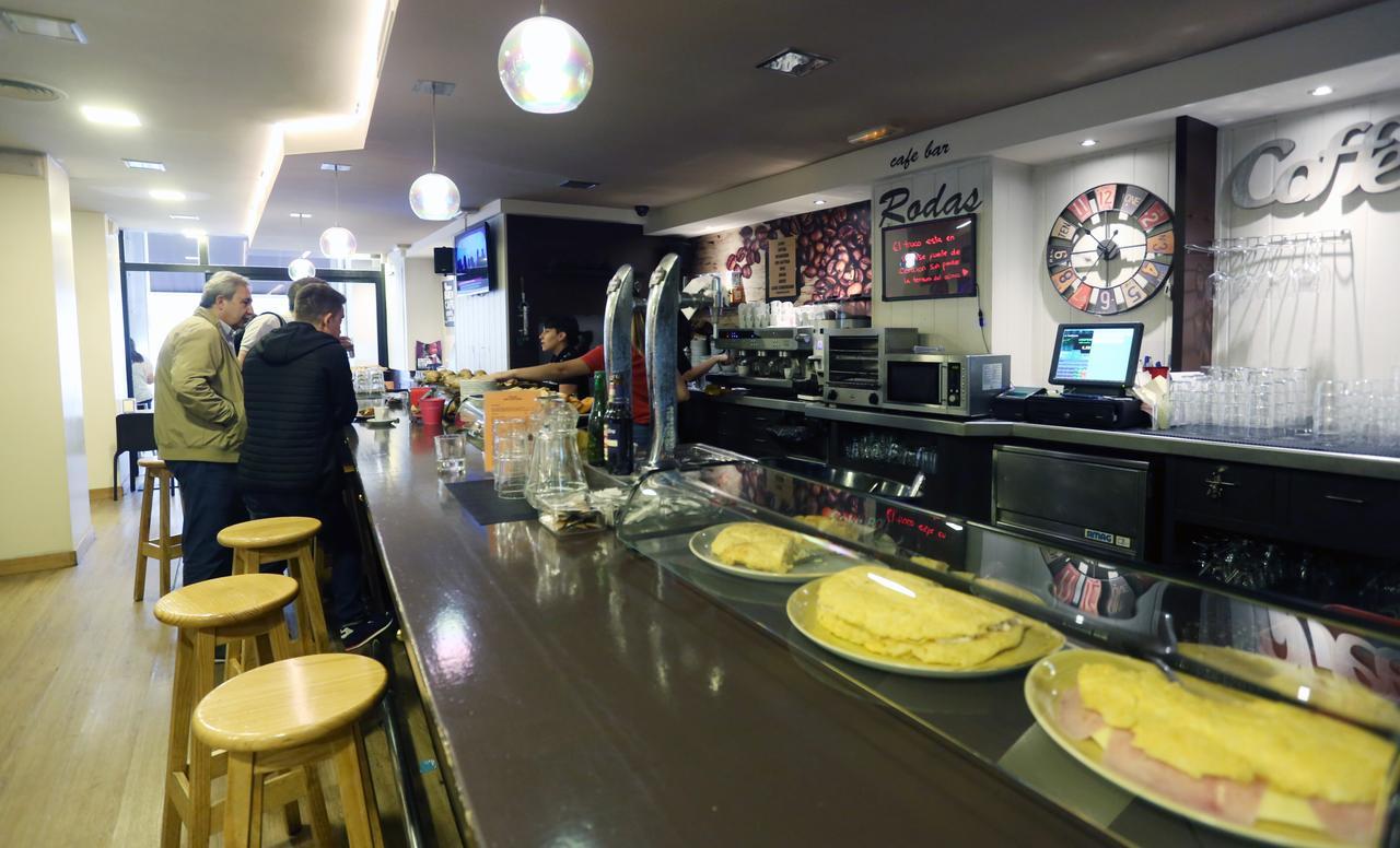 Hostal Rodas Pamplona Buitenkant foto